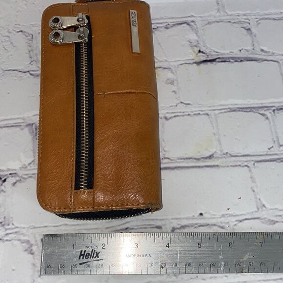 Kennth Cole Reaction wristlet - Picture 6 of 6